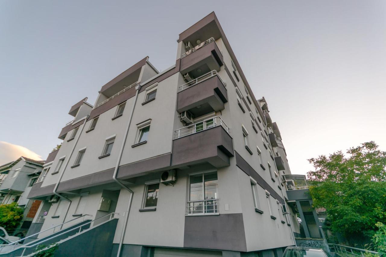 One Bedroom Apartment With Private Parking Üsküp Dış mekan fotoğraf